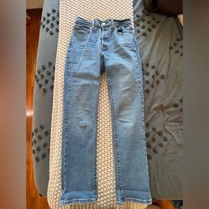 Levi Wedgie Straight Medium Wash